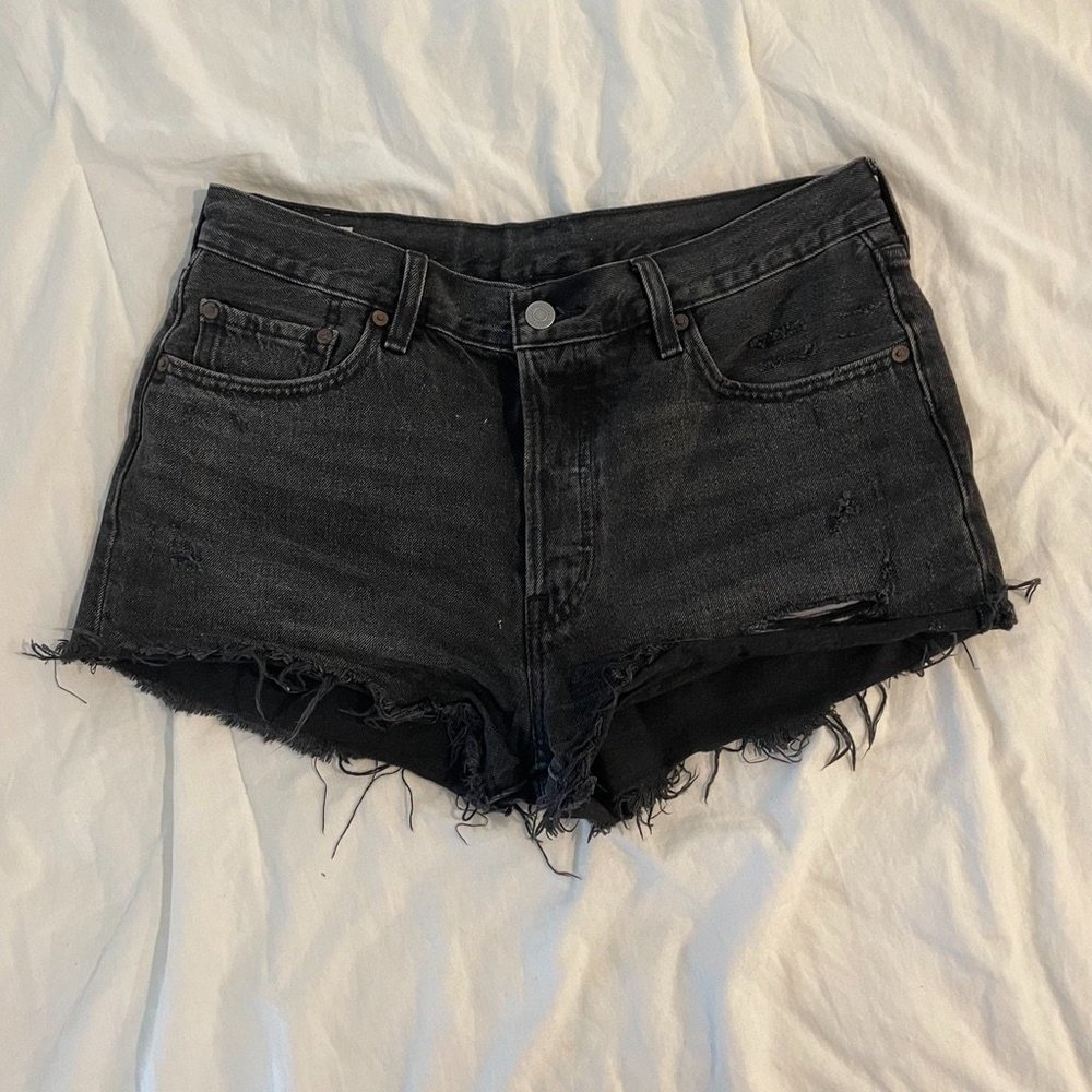 Levi's size 29 501 Mid/High rise distressed black short